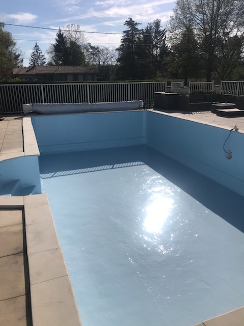 Après rénovation résine polyester piscine Libourne
